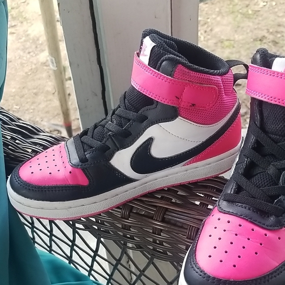 Nike Kids Black and Pink Sneakers - Picture 5 of 11